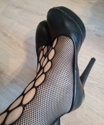 Я живу в Москве и предлагаю широкий спектр услуг: классический секс, оральный секс, анальный секс, эротический массаж и многое другое. У меня есть фото и отзывы, которые подтверждают мою красоту и профессионализм. Я твоя фантазия, готовая воплотиться в реальность. Жду тебя для приятной встречи. 💋💦 4828, 43 года